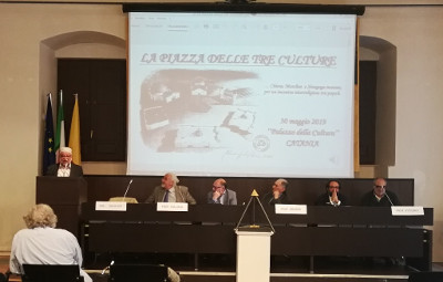 La piazza delle tre culture Iene Sicule